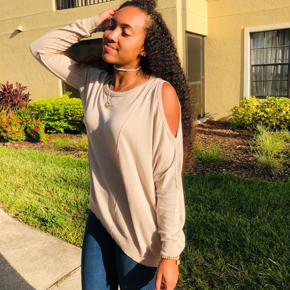 Almond asymmetrical hem seamed light weight top - Picture 4 of 6